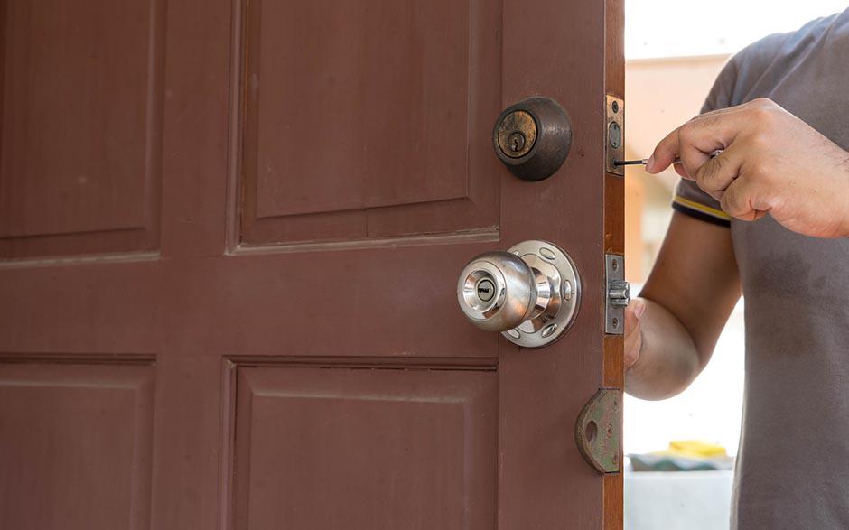 comment ouvrir porte avec clef derriere Gargenville